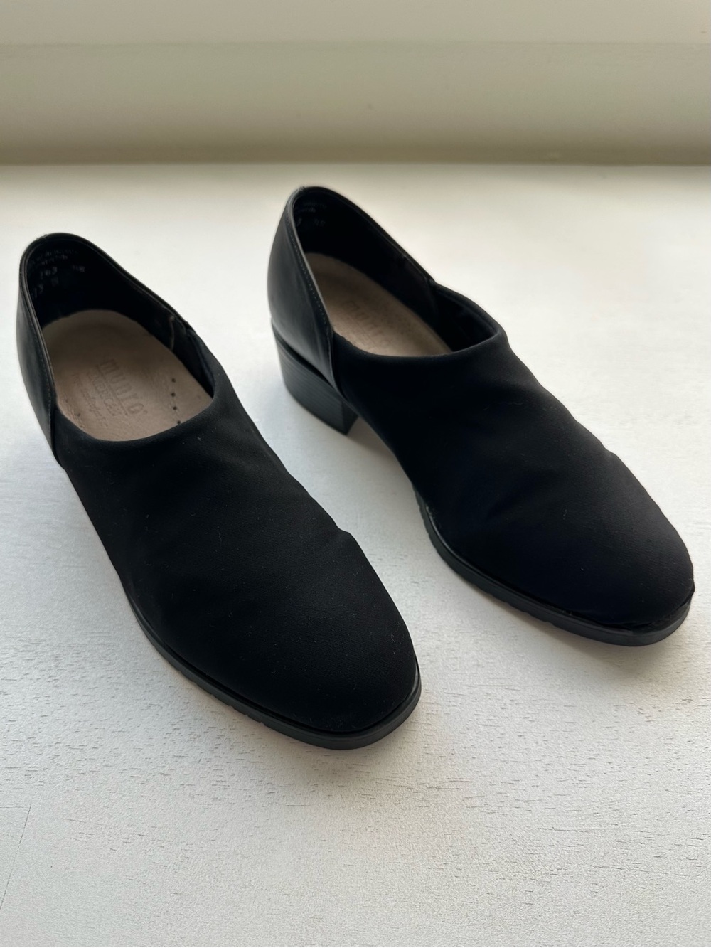 Vintage y2k 2000s munro strand black stretch & leather heeled loafer women’s 7 W